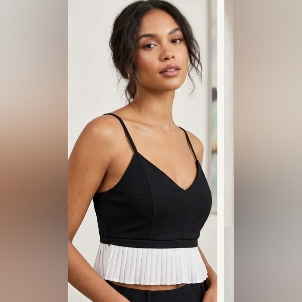 5 For $25✨️ Womens Size Small Black Elegant Pleaded Black & White Cropped Top